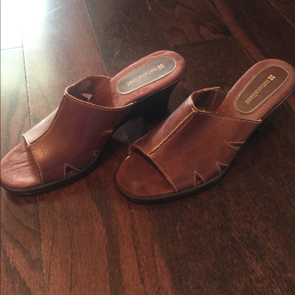 Naturalized brown shoes